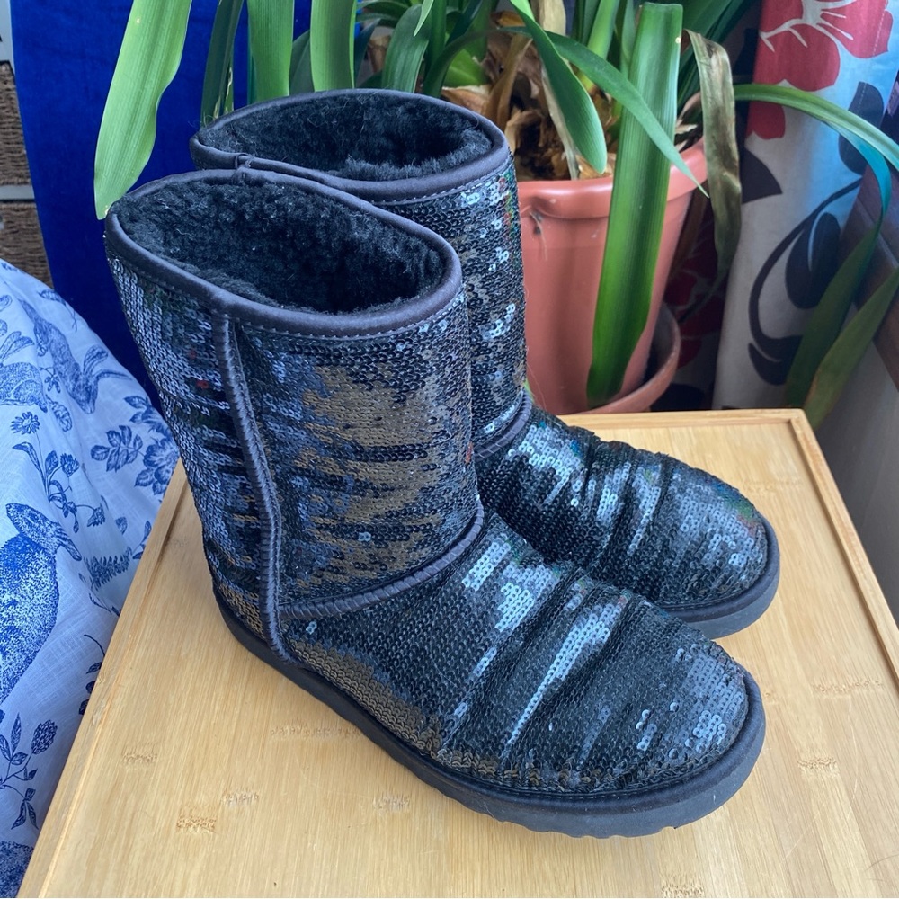 UGG Short Black Sequin Suede Boots Womens 9